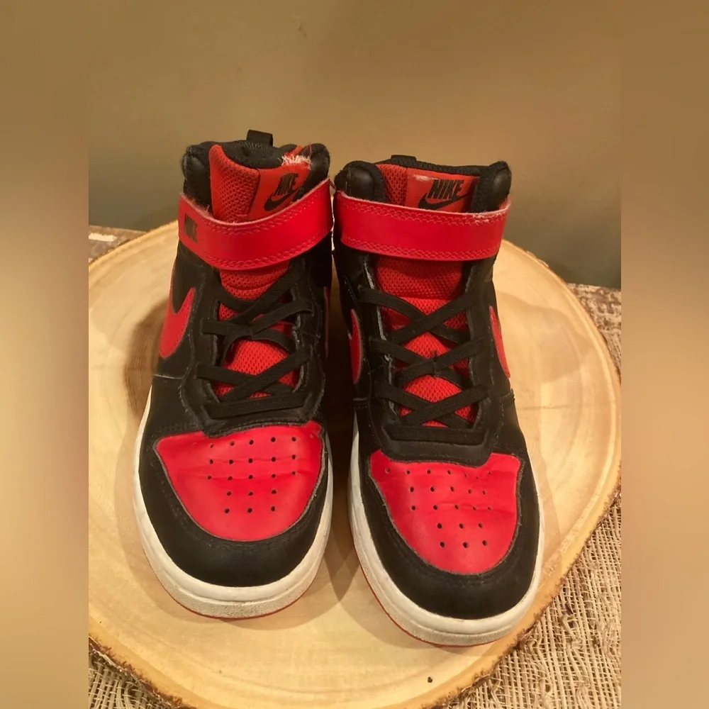 NIKE Kids COURT BOROUGH Mid 2 BLACK/RED/WHITE Leather BASKETBALL SNEAKERS 1Y‎